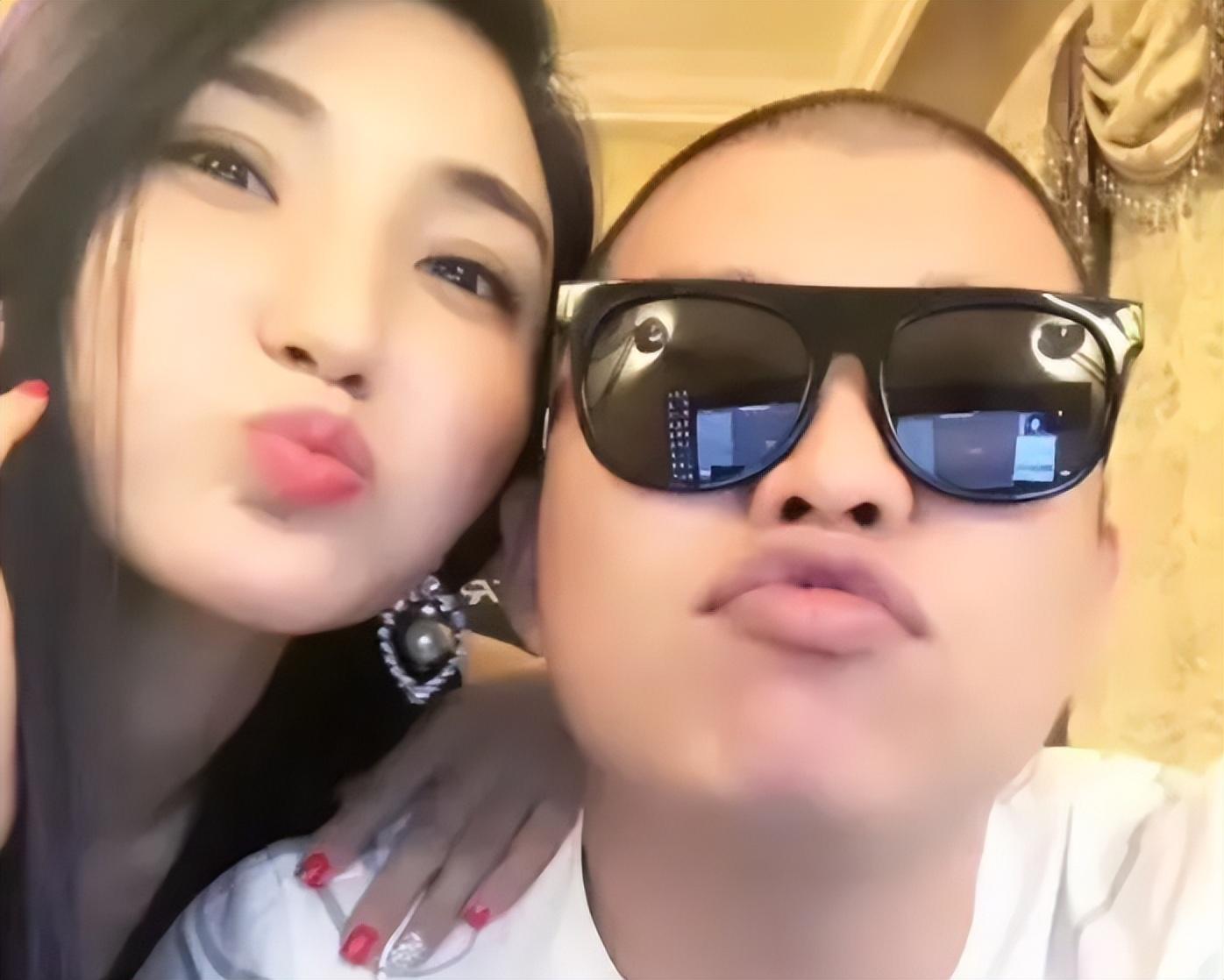 网红二驴平荣离婚事件_二驴的网红八卦是谁-_二驴平荣直播间争吵真相