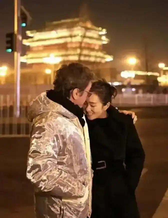 巩俐雪景照_女明星雪景写真_北京初雪明星照片